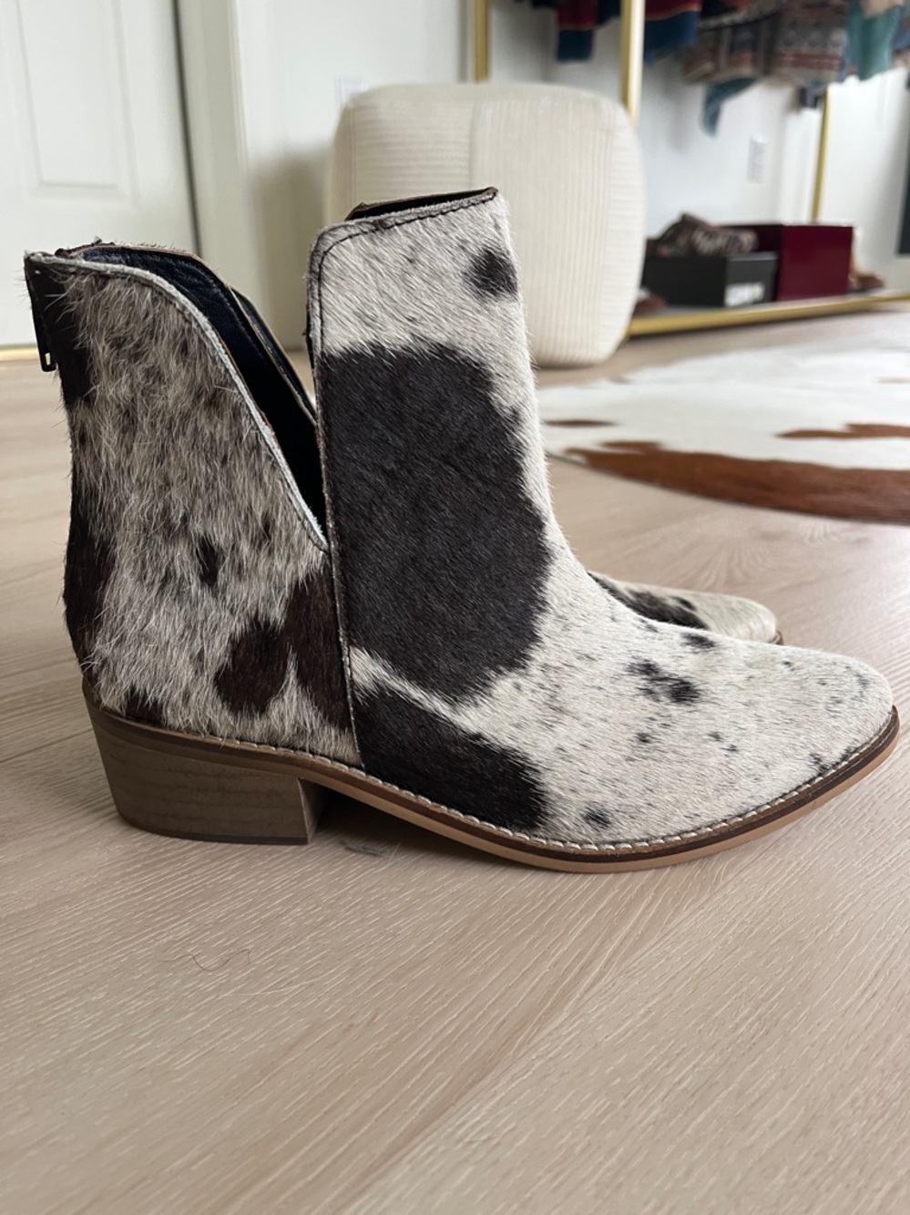 MYRA Cowhide Chelsea Ankle Boots in Brown and White - Picture 4 of 4